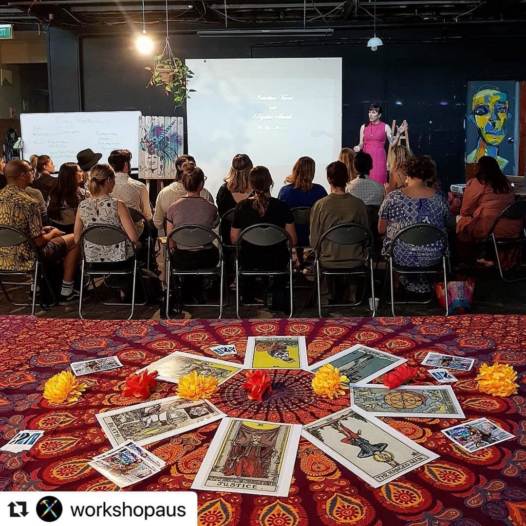 Taller de Lectura de Tarot — Aprende a Leer las Cartas desde el Alma